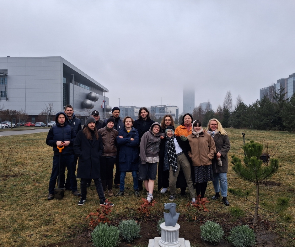 Wiosenne porządki i nowe rosliny na Skwerze Horacego